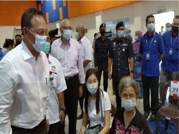Pendaftaran suntikan vaksin di Johor hanya 41 peratus Pendaftaran suntikan vaksin di Johor hanya 41 peratus