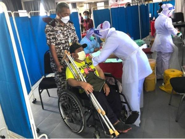 Hampir 19,000 OKU terima dos pertama vaksin Covid-19 Hampir 19,000 OKU terima dos pertama vaksin Covid-19