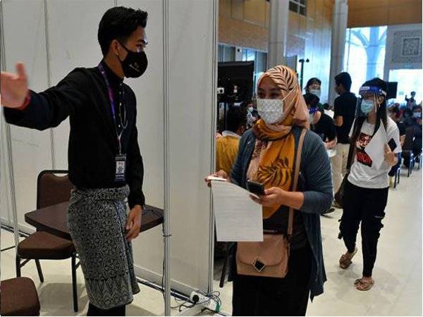 Boleh ‘walk-in’ terima vaksin di PPV terpilih mulai hari ini Boleh ‘walk-in’ terima vaksin di PPV terpilih mulai hari ini