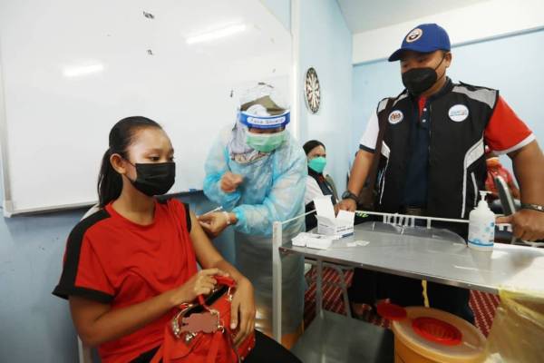 120 orang asli jadi kumpulan pertama terima dos penggalak