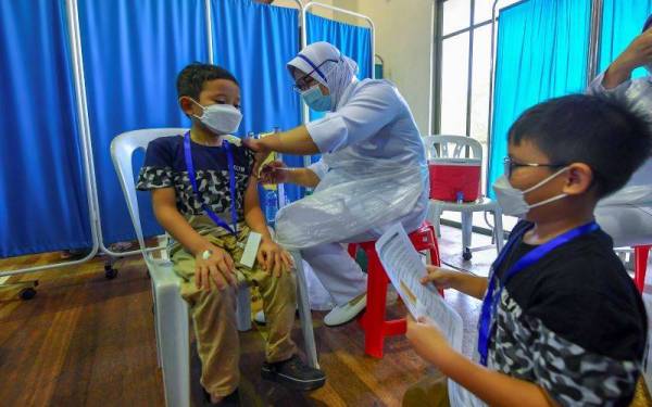Lebih 10 peratus kanak-kanak di Malaysia terima dos pertama Lebih 10 peratus kanak-kanak di Malaysia terima dos pertama