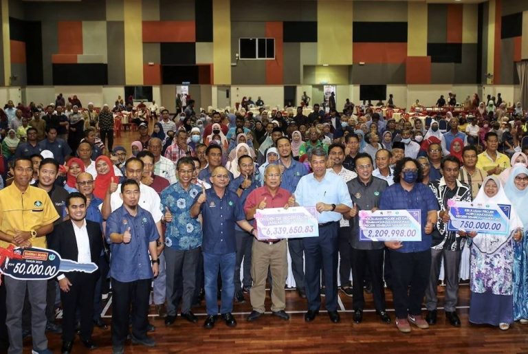 Risda mohon bantuan musim tengkujuh dipertingkatkan Risda mohon bantuan musim tengkujuh dipertingkatkan