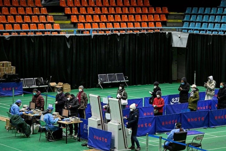 Tiga gelombang jangkitan Covid-19 'serang' China