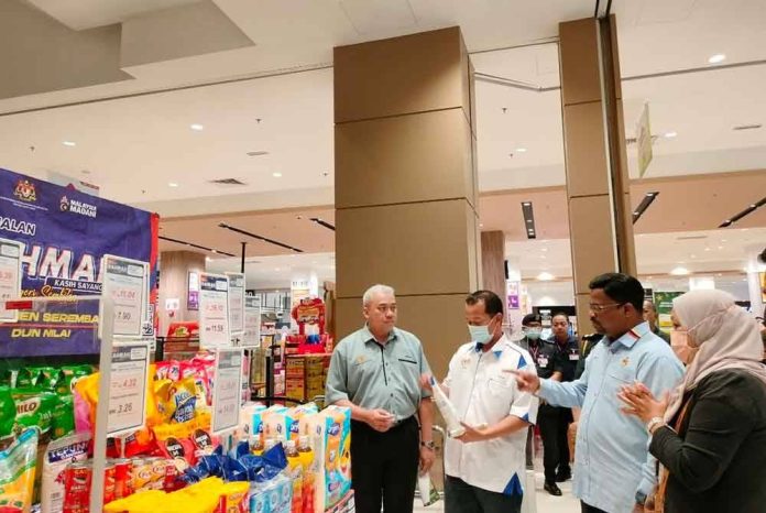 Covid-19: Tiada pembelian panik pelitup muka, kit ujian
