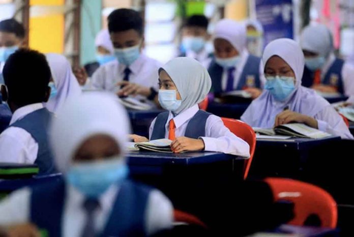 Covid-19: Pemakaian pelitup muka masih digalakkan di sekolah